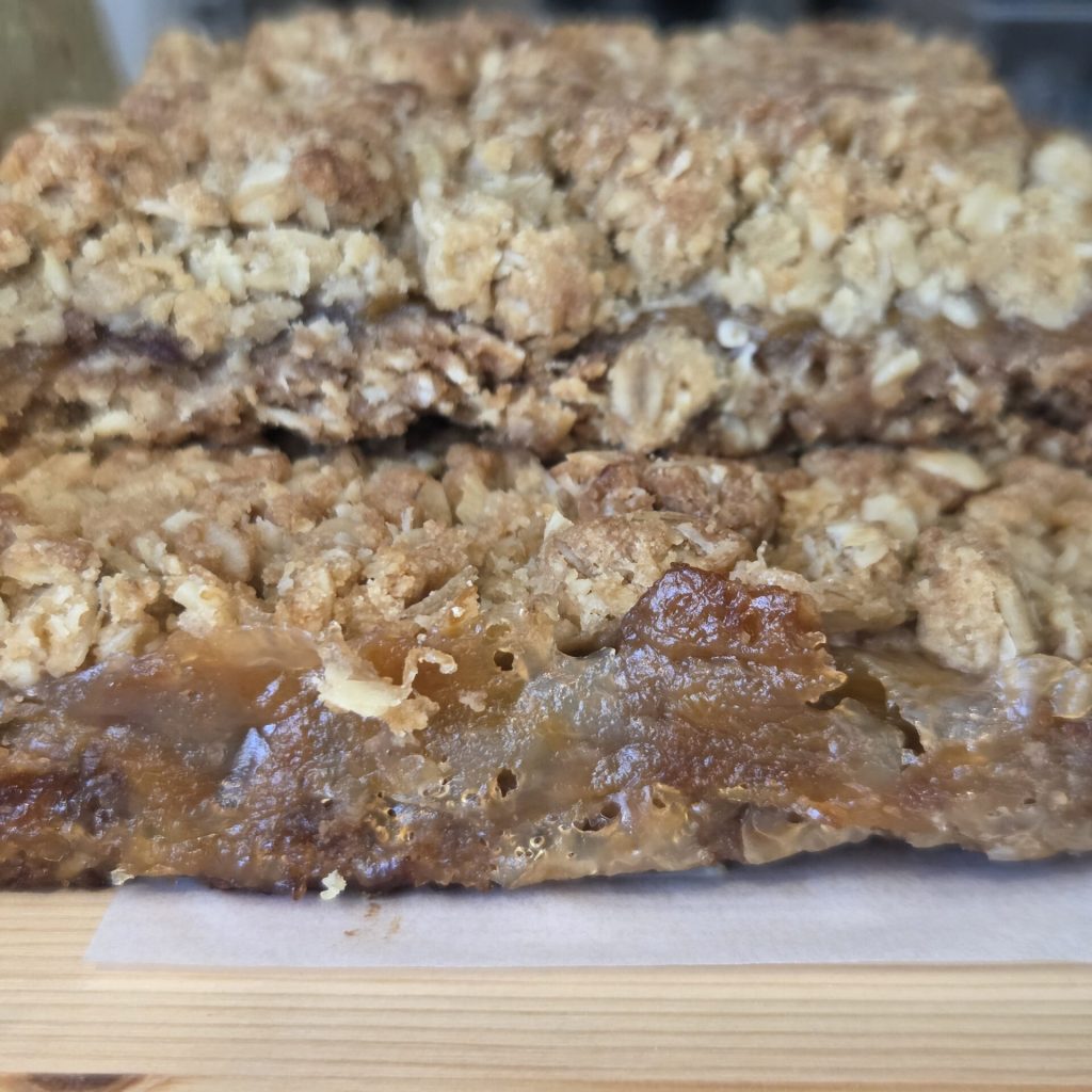 Peach Cobbler Fruit Oat Bar